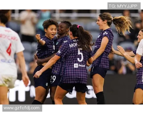 王霜精彩射门瞬间引发全场欢呼展现足球明星风采