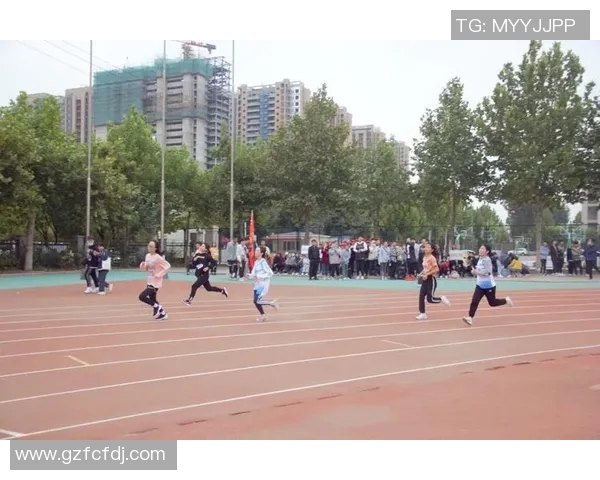 甘肃姑娘足球明星闪耀赛场展现青春风采与拼搏精神