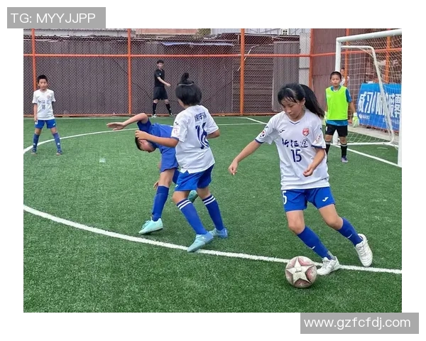 用泡泡泥打造梦想中的足球明星形象与创意玩法