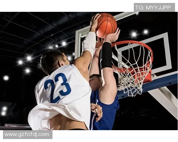 篮球与足球明星的精彩瞬间对比图集展现运动之美与激情的碰撞 篮球与足球明星的精彩瞬间对比图集展现运动之美与激情的碰撞